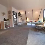 Modern Eingerichtetes Zimmer