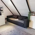 Modern Eingerichtetes Zimmer